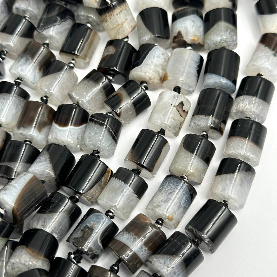 Агат размер 19*20 мм натуральный тонированный камень